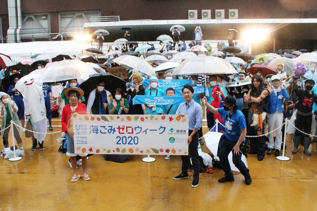 笹川会長と小泉進次郎環境大臣と一緒に「コスプレde海ごみゼロ大作戦!!2020」