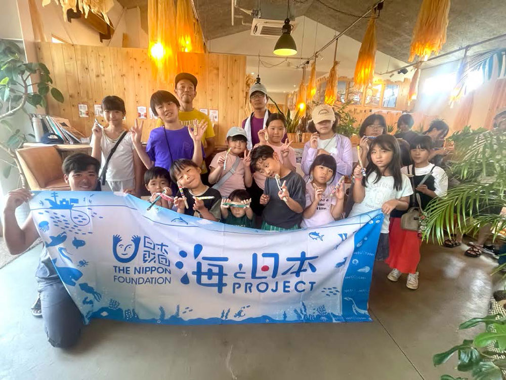 徳島の子どもたちと一緒に「海でつながる体験学習」をテーマに「サーフィン・SUP体験イベントTOKUSHIMA」出張ワークショップを開催しました!
